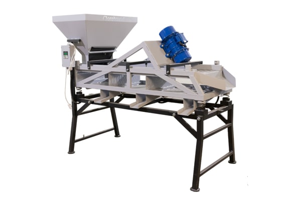 Walnut kernel separating machine (200 kg/h)